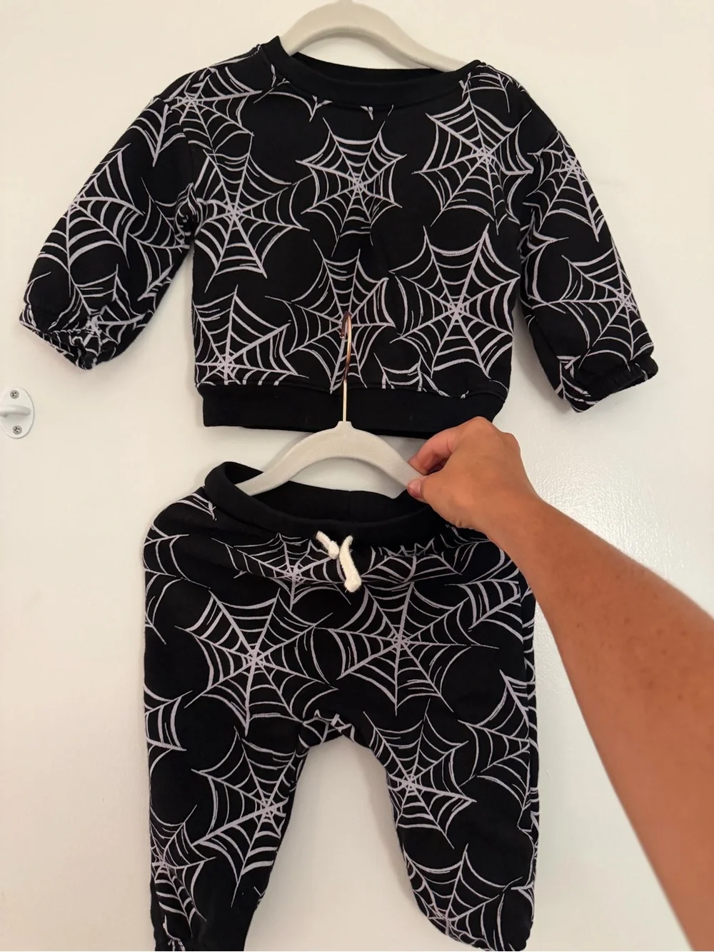 Baby Halloween spider web jogger set size 6-12m
